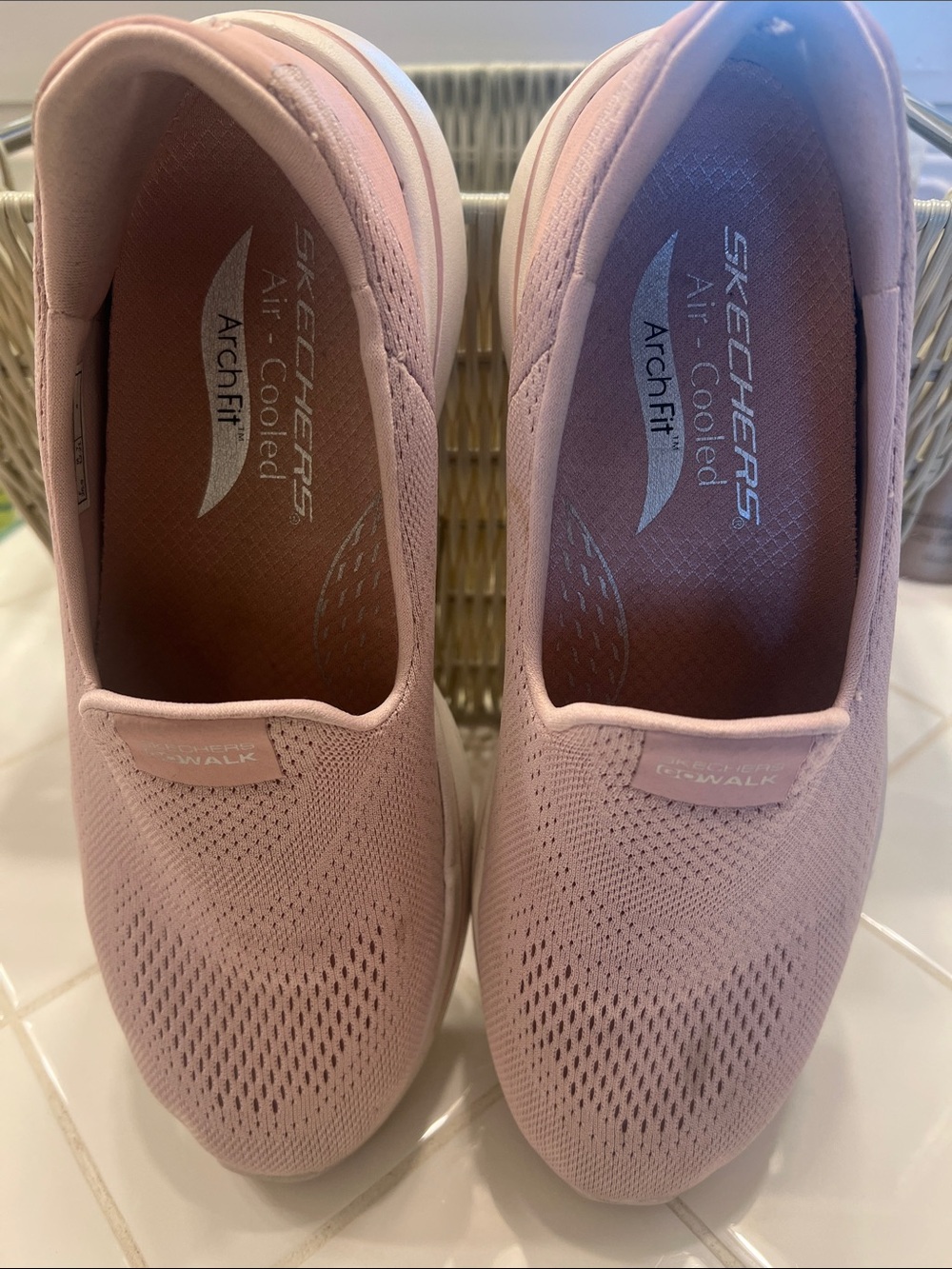 Skechers Pink Slip-On Knit Arch Fit Walking Sneakers women’s size 7.5